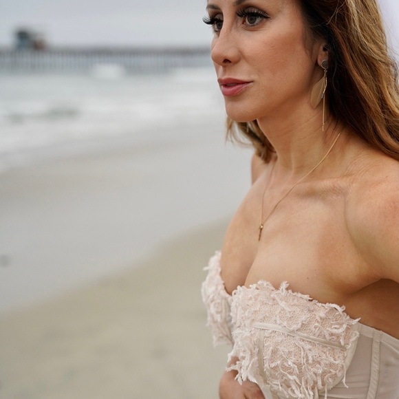 Bridal  gown - Picture 4 of 9